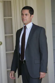 Bringt Licht ins Dunkle: Scott (Danny Pino) ...