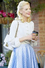 Lemon (Jaime King) fühlt sich an ihren eigenen Hochzeitstag zurück versetzt.