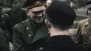 Adolf Hitler gratuliert einem kleinen Jungen, sein letzter öffentlicher Auftritt. (Bundesarchiv/CC&C)