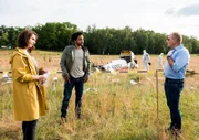 Beim Anflug auf einen Provinzflugplatz ist ein Sportflugzeug abgestürzt. Im Wrack liegt die Leiche des Piloten Philip Franke. Luna Kunath (Caroline Erikson, l.), David Grünbaum (Omar El-Saeidi, M.) und Bernhard Henschel (Michael Lott, r.) können sehr schnell ausschließen, dass es sich um einen Unfall handelt. Im Blut des Piloten wird eine große Dosis eines Schlafmittels nachgewiesen.