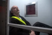 John William Cooper (Keith Allen) ist nach Meinung der Polizei nicht nur ein Einbrecher, sondern ein Serienkiller.