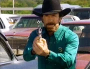 Walker (Chuck Norris) hat einen Überfall beobachtet. Nun heißt es für ihn eingreifen...