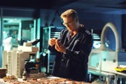 Mit Hilfe aufwändiger Untersuchungsverfahren versucht Grissom (William Petersen) neue Hinweise auf den Modellmörder zu bekommen.