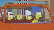 Da Marge ihre Kinder Bart, Maggie und Lisa superschnell herumkutschieren muss, kommt sie auf eine lukrative Idee ...