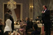 Jim (Jim Belushi, r.) als Trauzeuge auf der Hochzeit von Laraine (Laraine Newman, l.) und Danny (Dan Aykroyd, 2.v.l.).
