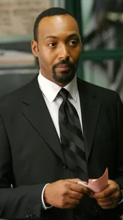 Jesse L. Martin als Det. Edward Green