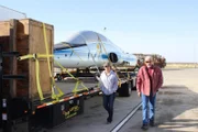 Roy will bestimmen, wie sein Transporter beladen und entladen wird. Da hat niemand dazwischen zu funken.