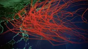 Die Karte zeigt die GFX-Akkumulation der Zugbahnen tropischer Stürme entlang der Typhoon Alley im Verlauf von 20 Jahren. Seit 2000 gab es 94 Super-Taifune in der Taifun-Allee.