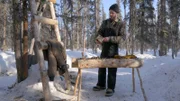 Johnny Rolfe baut ein Flaschenzugsystem. (National Geographic)