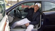 Elvis wird nie langweilig, selbst zu Coronazeiten nicht. Das neue Projekt des Autoliebhaber ist es, den Mercedes eines Freundes zu reparieren, und Elvis hat schon viele Ideen für das Auto.