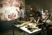 Jim Ritter vom NTSB (gespielt von Aaron Michael Reilly) und andere Ermittler arbeiten daran, die Ursache des Absturzes von Atlantic Southeast Flight 2311 zu ermitteln.