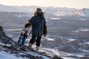 Johnny Rolfe wandert und jagt in der Brooks Range. (National Geographic/Jensen Walker)