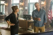 Zusammen versuchen sie, dass Leben von einem Navy-Programmierer zu retten: Pride (Scott Bakula, r.) und Olivia (Annie Potts, l.) ...