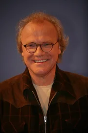 Der österreichische Schriftsteller Michael Köhlmeier erzählt in seiner ihm eigenen, poetischen Sprache Märchen aus aller Welt.