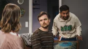 Drei sind einer zu viel und nur Frank Stimpel (Phil Laude) glaubt, dass Lisa-Britt (Sina Tkotsch) und Yunus (Zejhun Demirow) es auf Dauer in derselben Wohnung aushalten.