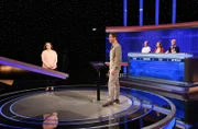 Moderator Alexander Bommes mit den Kandidat:Innen: Myriam Kügler, Sven Pohlmann, Kerstin Wolf und Tim Scheuermann.