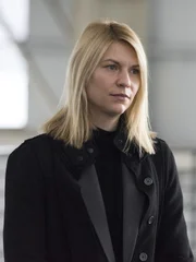 Carrie (Claire Danes) und Saul wollen Präsidentin Elizabeth Keane Beweise liefern, dass sie sich und ihre Politik vor Dar Adal schützen muss, doch dieser ist ihnen einen Schritt voraus ...