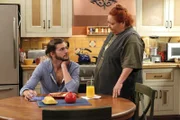 L-R: Walden (Ashton Kutcher), Berta (Conchata Ferrell)