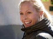 ARD MARIA WERN, KRIPO GOTLAND - SCHWARZE SCHMETTERLINGE (svart fjäril), Regie Charlotte Berlin/Leif Lindblom, am Freitag um 23:45 Uhr im Ersten. Bei ihrer schwierigen Arbeit erlebt Maria Wern (Eva Röse) auch entspannte Momente.