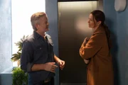 Jenny (Kaja Schmidt-Tychsen) hadert hin- und hergerissen damit, Ingos (André Dietz) Hilfe anzunehmen.