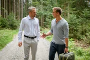 Vincent (Martin Walde, r., mit Sven Waasner, l.) macht sich Vorwürfe wegen seiner Beziehung zu Fanny.