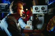 Funkkontakt zur Fregatte, welche die Rettungsflieger gerade überfliegen: Sie brauchen den OP der Fregatte und erhalten die Landeerlaubnis.