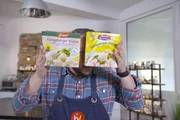 Wie gut sind Königsberger Klopse aus der Mikrowelle, und was sind die Unterschiede zwischen den Marken? Sebastian Lege nimmt die Komplett-Menüs ganz genau unter die Lupe.