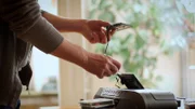 Für die meisten ist sie ein Relikt aus anderen Zeiten, die Musik- oder Kompakt-Kassette. Sie war billig, praktisch und robust. Und doch ist sie heute fast komplett ausgestorben.