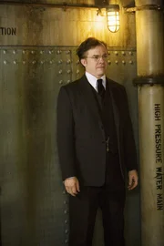 Der unheimliche Dr. Byrd (Michael O'Keefe) ist auf der Suche nach einem neuen Körper, in dem er weiterleben kann ...