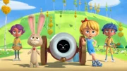 vorne, v.li.: Lewis, Alice