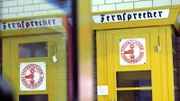 Die gelben Telefonhäuschen, die bis in die 90er Jahre die Straßen zierten. Heute sind sie nahezu aus dem öffentlichen Leben verschwunden und können im Museum besichtigt werden.