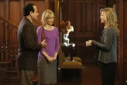 Adrian Monk (Tony Shalhoub, l.) und Natalie Teeger (Traylor Howard, M.) werden von Marilyn Brody (Julie Bowen, r.) in Empfang genommen.
