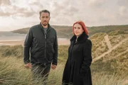 Sven Voss und Kriminalpsychologin Lydia Benecke am Ort eines Überfalls.