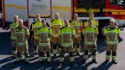 Rettungskräfte retten in Dresden.