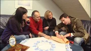 Kassensturz bei Familie Kaya. Wieviel Geld konnte mit Hilfe des Trödelprofis Antoine wohl eingenommen werden?