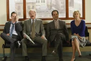 L-R: Jason Gray-Stanford als Lieutenant Disher, Ted Levine als Capt. Leland Stottlemeyer, Tony Shalhoub als Adrian Monk, Traylor Howard als Natalie Teeger