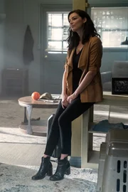 Mandy Ellis (Jessica Pare)