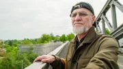 Wie viele Tschetschenen, die im zweiten Tschetschenienkrieg gegen Russland gekämpft haben, musste der tschetschenische Dichter Apti Bisultanow ins Ausland flüchten. Seit 2003 lebt er im Exil in Berlin.