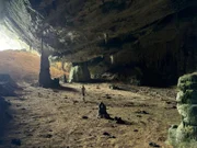 Al-Hoq ist die größte Höhle auf Sokotra. Das Höhlensystem ist mehr als drei Kilometer lang und scheint in der Geschichte der Insel eine wichtige Rolle gespielt zu haben. Im Bild: Daniel Gerlach