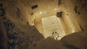 Letzte Ruhestätte eines Pharaos: Tief unter der Stufenpyramide von Sakkara befinden sich Grabkammer und Sarkophag von König Djoser.