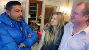 Trödelexperte Sükrü Pehlivan bei der Lagebesprechung mit Friederike und Thorsten