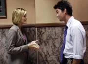 Zwischen Woody (Jerry O'Connell) und Lu (Leslie Bibb) kommt es zu einem heftigen Streit.