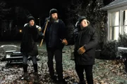 V.l.: Donna Gable (Erinn Hayes), Mott (Christopher Brian Roach), Kevin Gable (Kevin James)