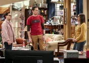 Leonard (Johnny Galecki) ist geschockt, als er erfährt, dass eine Racheaktion von Sheldon (Jim Parsons) sie alle um viel Geld bringen könnte.