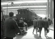 Der Münchner Hauptbahnhof im Jahr 1966: Reges Treiben am Bahnsteig.