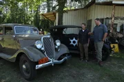 Moderator Josh Gates und der ehemalige FBI-Ermittler Stewart Fillmore besuchen Sam Adams, einen Autosammler und Bonnie & Clyde-Enthusiasten. Er zeigt ihnen seinen Ford V8 von 1934 und sein Modell A von 1930