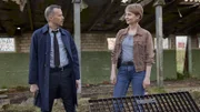 Rupert (Barnaby Metschurat, l.) kümmert sich um seine polnische Kollegin Larissa Jusewicz (Maria Magdalena Wardzinska, r.), die bei dem Fall unterstützt.