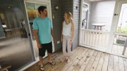 Colin und Sam haben schöne Erinnerungen daran, dass sie in Ocean City aufgewachsen sind, Zeit an der weltberühmten Strandpromenade und an den herrlichen Stränden der Region verbracht haben. Deshalb wünschen sie sich, dass ihre Kinder mit den gleichen Erfahrungen aufwachsen. Die Familie begibt sich auf die Suche nach einem schlüsselfertigen Häuschen mit Meerblick, das nicht mehr als 350.000 Dollar kostet. Ihre Maklerin lotet mit ihnen verschiedene Möglichkeiten aus.