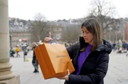 Täuschend echt: Luxusfakes kommen in professioneller Verpackung beim Käufer an.