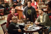 V.l.: Duffy (Lenny Venito), Tyrone 'Goody' Goodman (Leonard Earl Howze), Kevin Gable (Kevin James), Mott (Christopher Brian Roach)